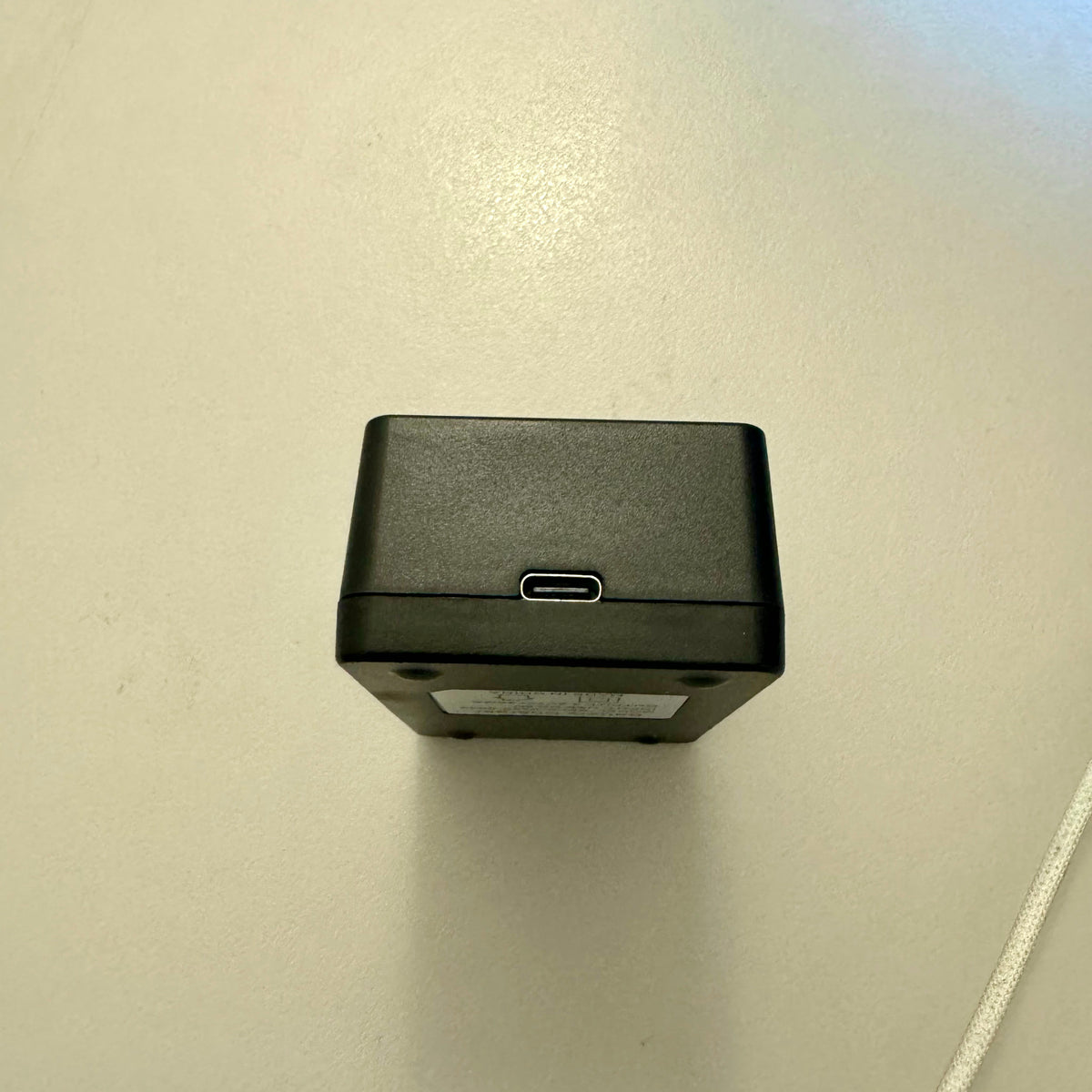 USB-C input port on the LIR2032 coin cell battery charger